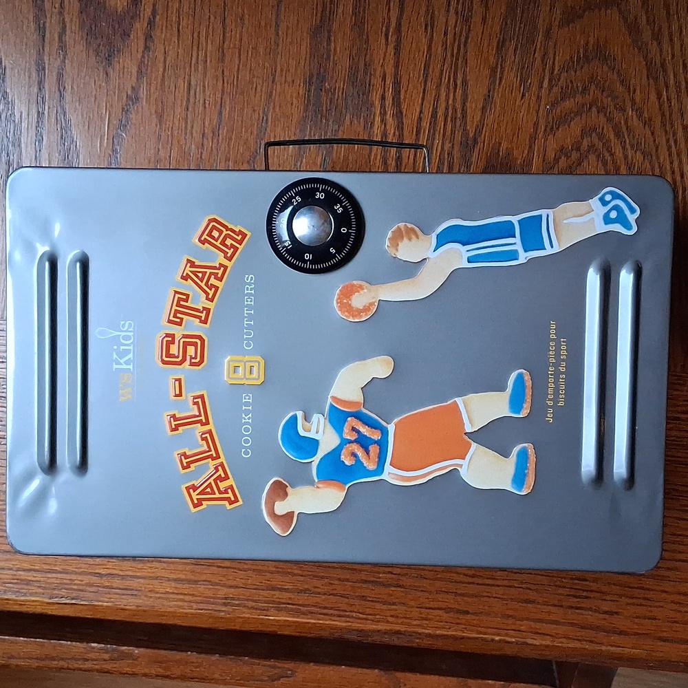 Williams-Sonoma All-Star Sports 8 Cookie Cutter Set in Sports Locker Design Tin